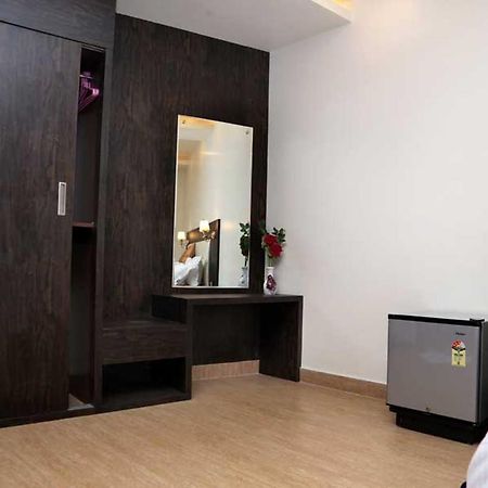 Hotel Vinayak Lifestyle Hotels Lucknow Ngoại thất bức ảnh