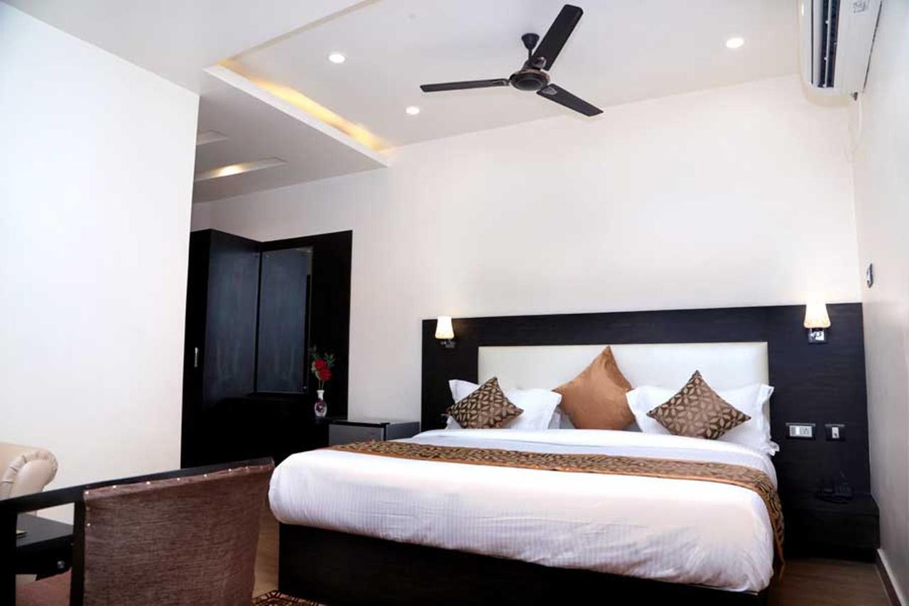 Hotel Vinayak Lifestyle Hotels Lucknow Ngoại thất bức ảnh