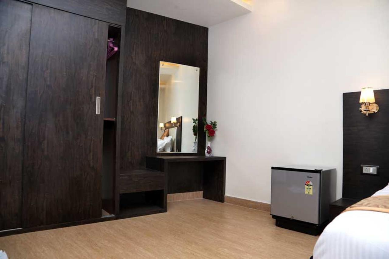 Hotel Vinayak Lifestyle Hotels Lucknow Ngoại thất bức ảnh